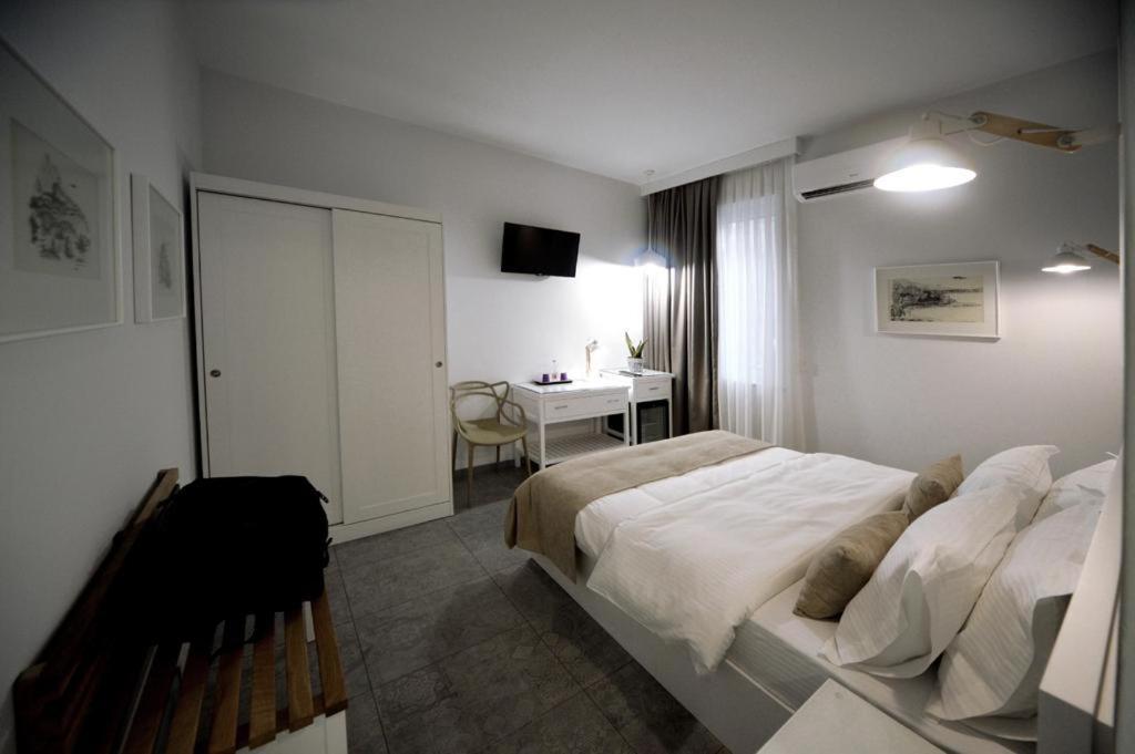 טיראנה Konak Rooms L Skanderbeg Square מראה חיצוני תמונה