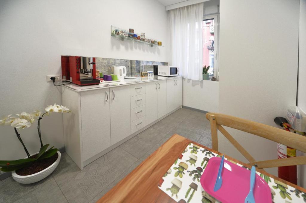 טיראנה Konak Rooms L Skanderbeg Square מראה חיצוני תמונה