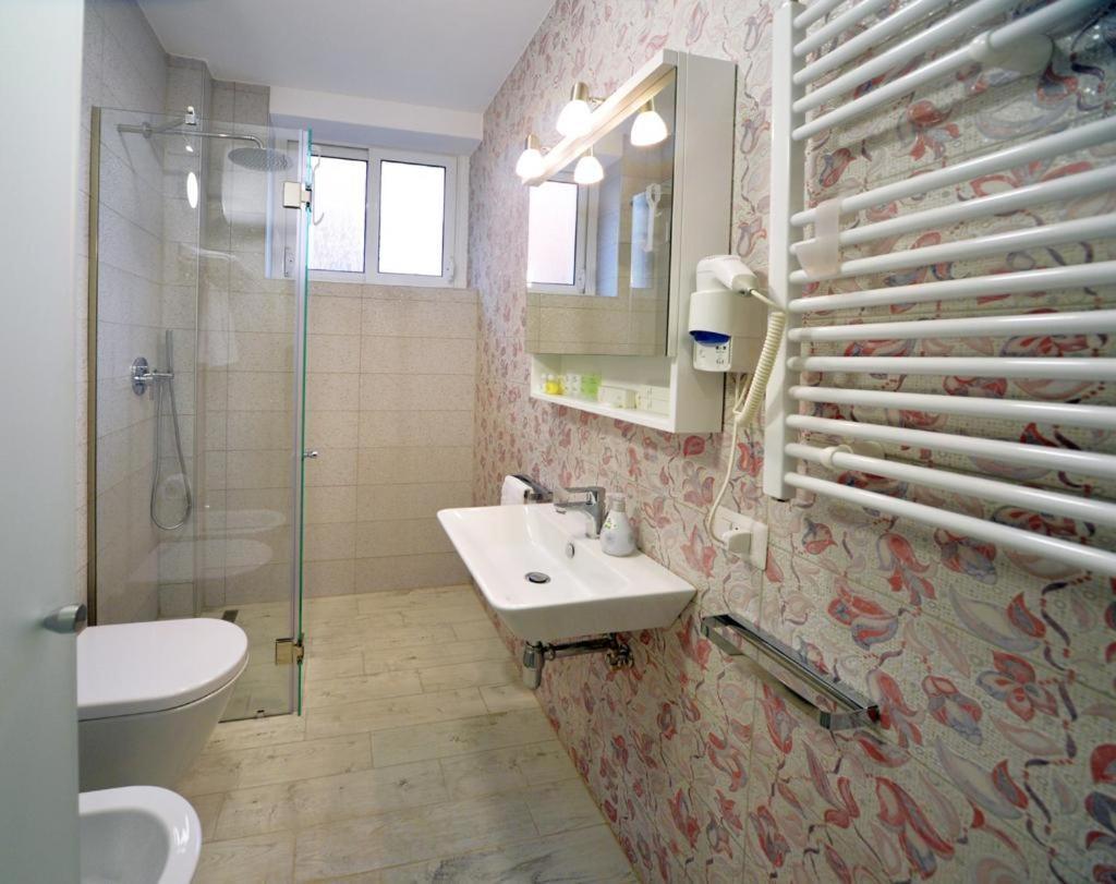 טיראנה Konak Rooms L Skanderbeg Square מראה חיצוני תמונה