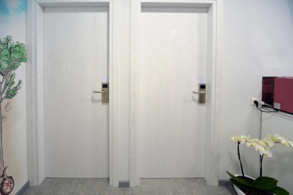 טיראנה Konak Rooms L Skanderbeg Square מראה חיצוני תמונה