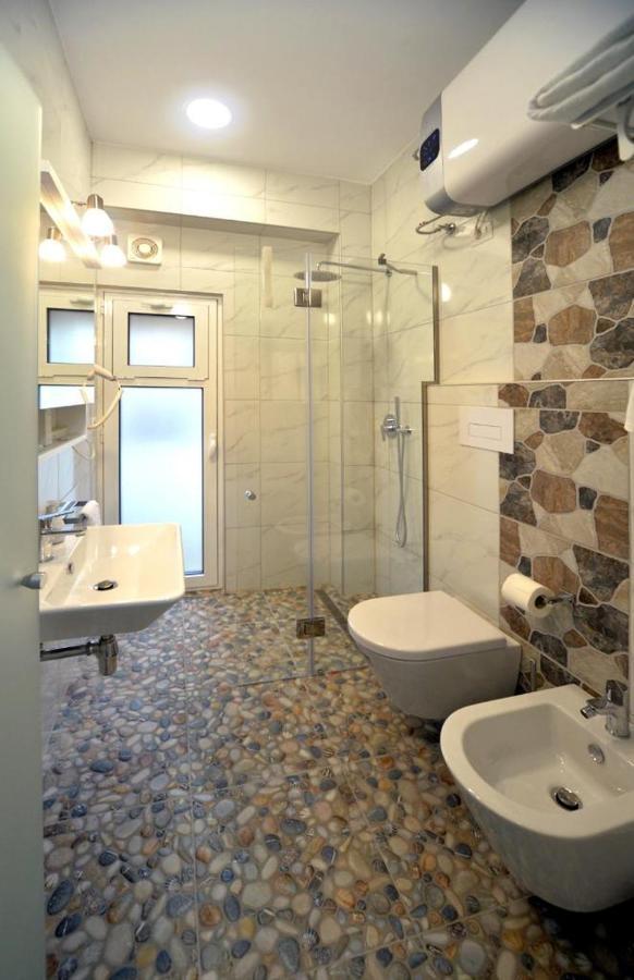 טיראנה Konak Rooms L Skanderbeg Square מראה חיצוני תמונה